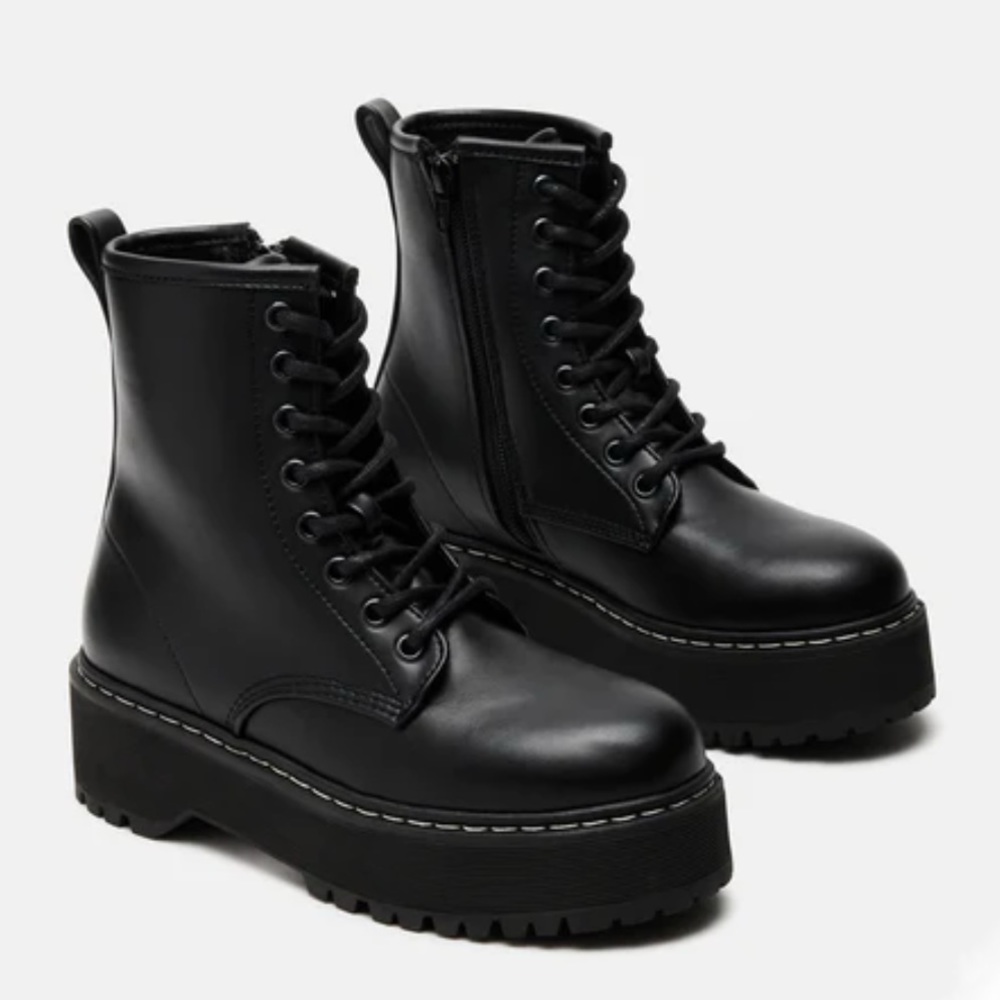 Steve Madden BETTYY Vegan Leather Black Combat Boot Size 6 NWOB